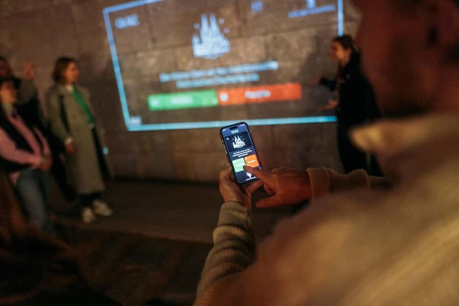 Cologne: Cologne Cathedral & Old Town in the evening – interactive tour with projector - Price and value: $318 per group up to 30, what that means for you