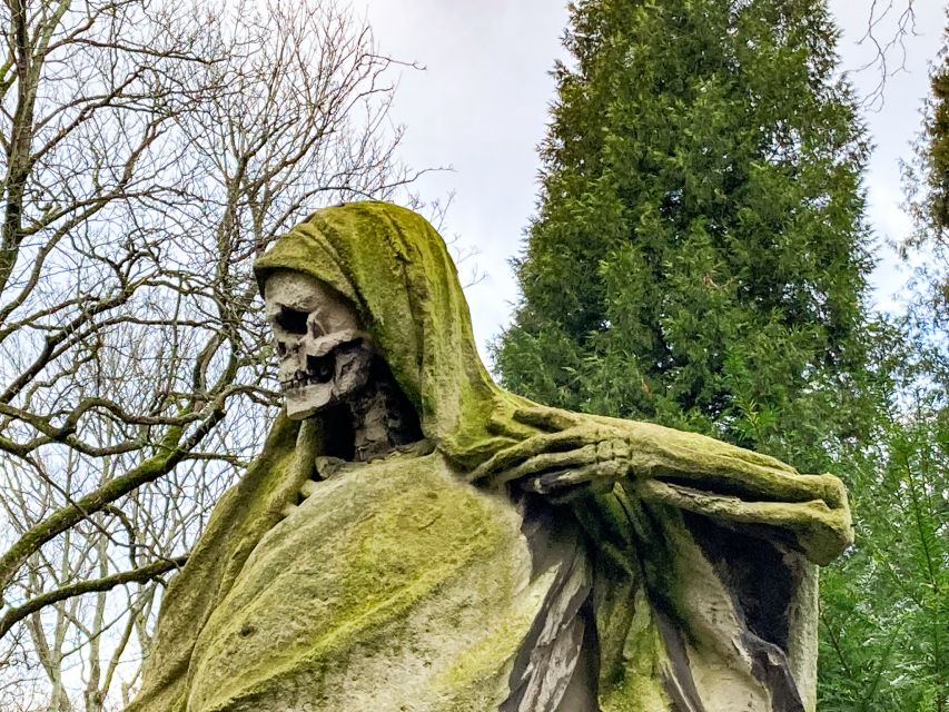 Cologne: Guided Tour of Melatenfriedhof - Famous burials: artists, politicians, and actors in one place