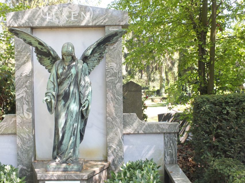 Cologne: Melaten Cemetery Life, Love and Death Tour - German-only guide: how to make the language work for you