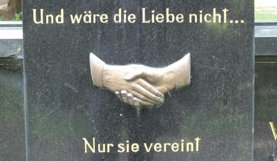 Cologne: Melaten Cemetery Life, Love and Death Tour - What to wear: shoes, weather, and comfort