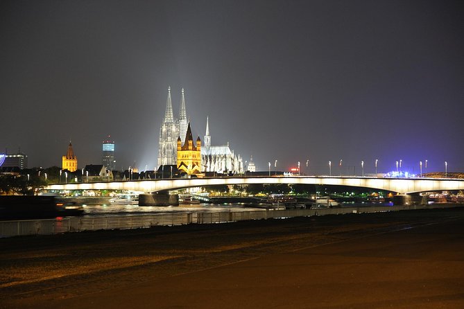 Cologne night tour "Torch tour alternative night watchman" - Practical Tips: Shoes, Night Pace, and Where to Get Drinks