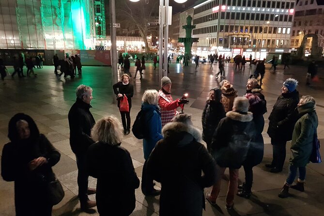 Cologne night tour "Torch tour alternative night watchman" - Stop 1: Cologne Cathedral at Night, Exterior Views and the Façade Details