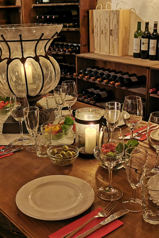 Cologne-Nippes: Gourmet wine tasting with cheese platter - Le Caveau in Cologne-Nippes, the vibe that makes wine feel easy