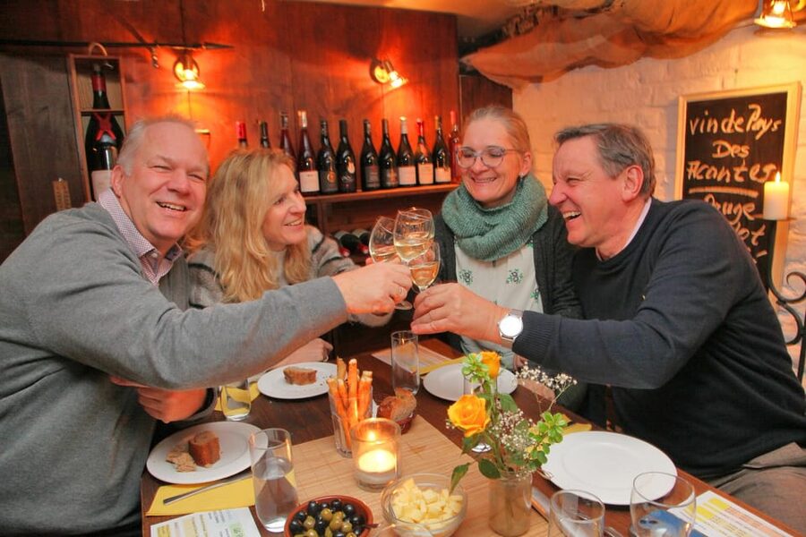 Cologne-Nippes: Gourmet wine tasting with cheese platter - Red wine flight: country wine, AOP wines, and a chateau finish