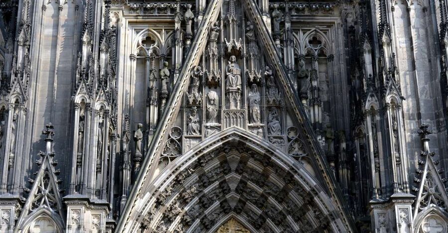 Cologne: Old Town Historical Walking Tour with GEO Epoche - Walking through Fischmarkt: learning why market squares shaped daily life