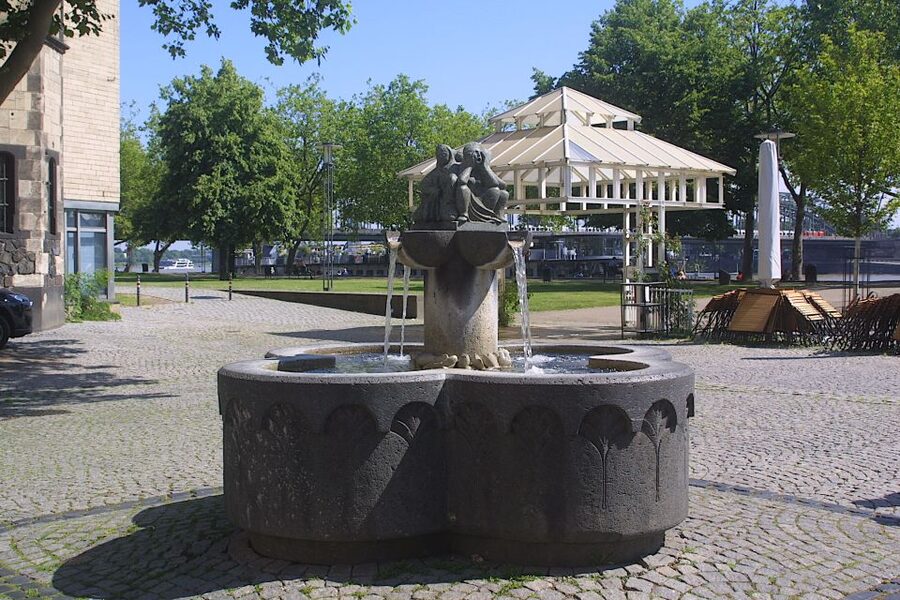 Cologne: Old Town Historical Walking Tour with GEO Epoche - Duration, pacing, and how 2 hours really plays out