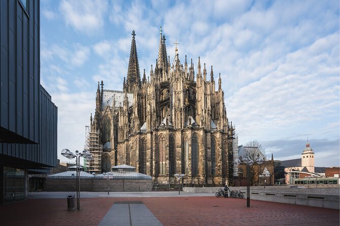 Cologne Scavenger Hunt and Highlights Self Guided Audio Tour - Getting started at Cologne Cathedral, and tweaking the route on the fly