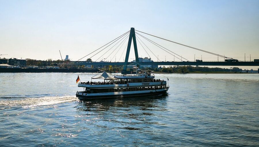 Cologne: Top Sights Rhine River Cruise - Skyline Tour - The cruise route: Cathedral, Old Town, Rheinauhafen, bridges, Rodenkirchen, then back