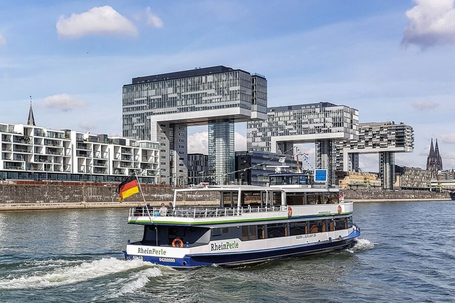 Cologne: Top Sights Rhine River Cruise - Skyline Tour - Crossing five Rhine bridges and spotting what you can recognize