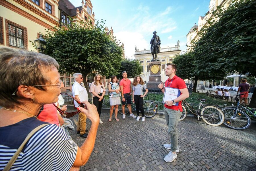 Combo Tour in Leipzig: Guided City Tour & City Sightseeing - Snacks, arcades, and cellars, Auerbach’s Cellar and Barthels Hof
