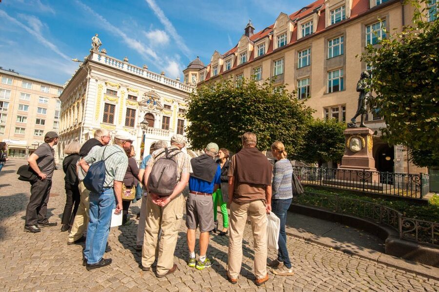Combo Tour in Leipzig: Guided City Tour & City Sightseeing - What the guide work feels like, especially with German and mixed groups