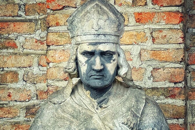 Death and Chocolate: Walking Tour of Munich's Old South Cemetery - Stop 1: Sendlinger Tor, Devil’s Gate, and a virus memorial