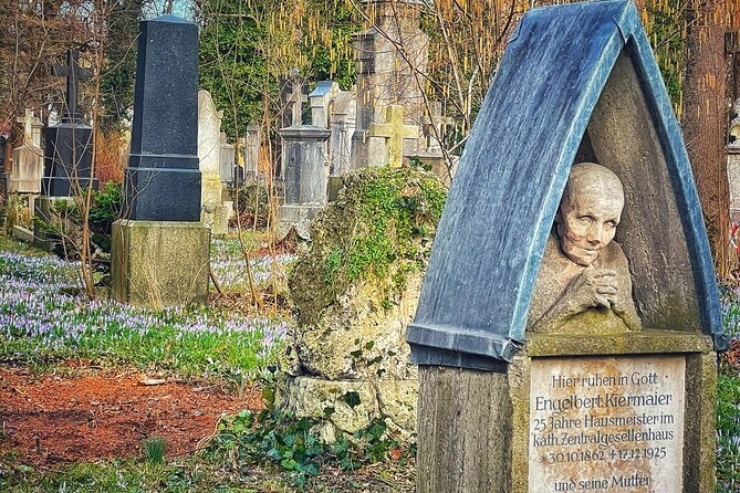 Death and Chocolate: Walking Tour of Munich's Old South Cemetery - How the guide makes the difference, and why Katrina gets mentioned