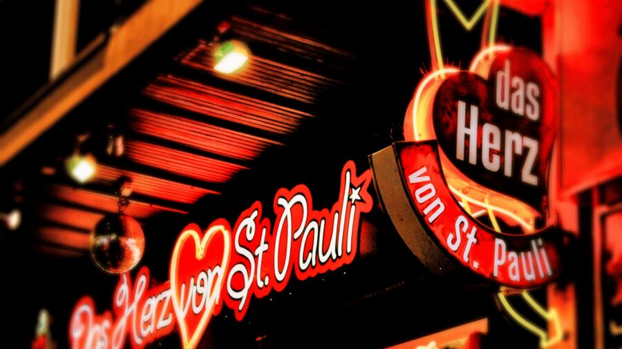 Die Kiez-Kapitän Reeperbahn & Beatles Kieztour Hamburg - Getting St. Pauli in 2 hours, not 20 minutes