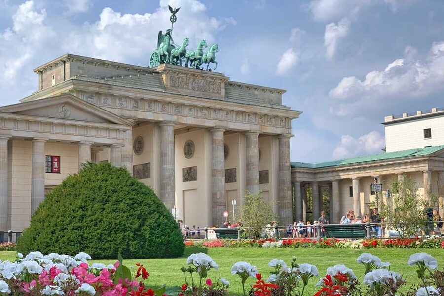 Discover Berlin Express Tour: 2hr Highlights - Key things that make this 2-hour Berlin Express special