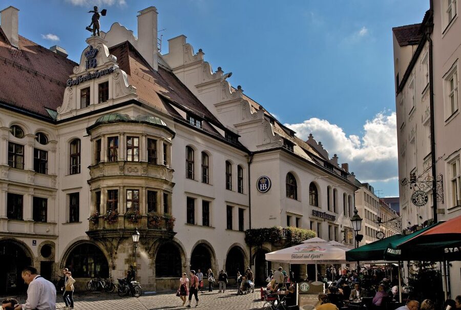 Discover Munich 2-Hour Small Group Walking Tour - Group size and pacing: why “small” matters in a city you walk fast through