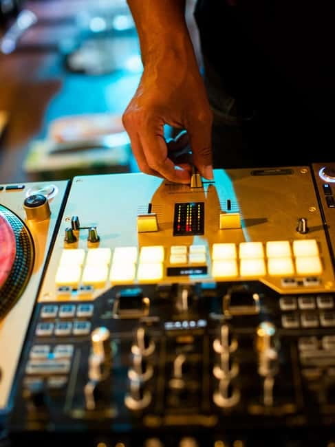 DJ for a Day: Learn to Mix Like a Pro in Berlin. - DJ for a Day in Berlin: what this workshop really delivers