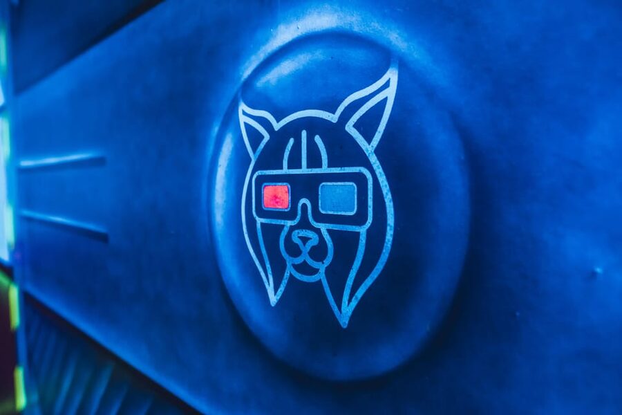 Dresden: 3D black light minigolf in the Barock Eventpark - Who Should Book BLACKLUXX, and Who Should Skip It