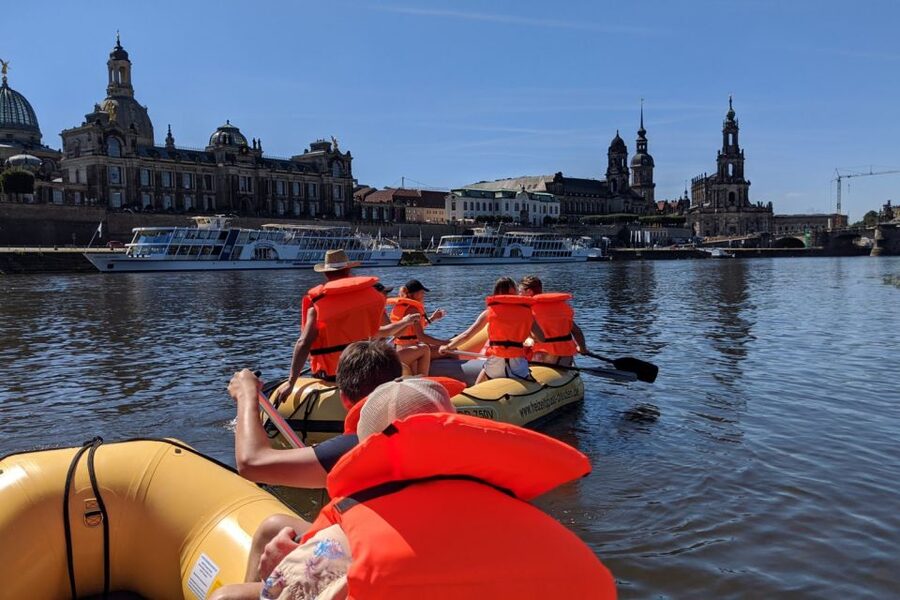 Dresden: Bootstour im Schlauchboot durch die Altstadt - From Blue Wonder Bridge to the Elbe Castles: Eckberg, Lingner, Albrechtsberg