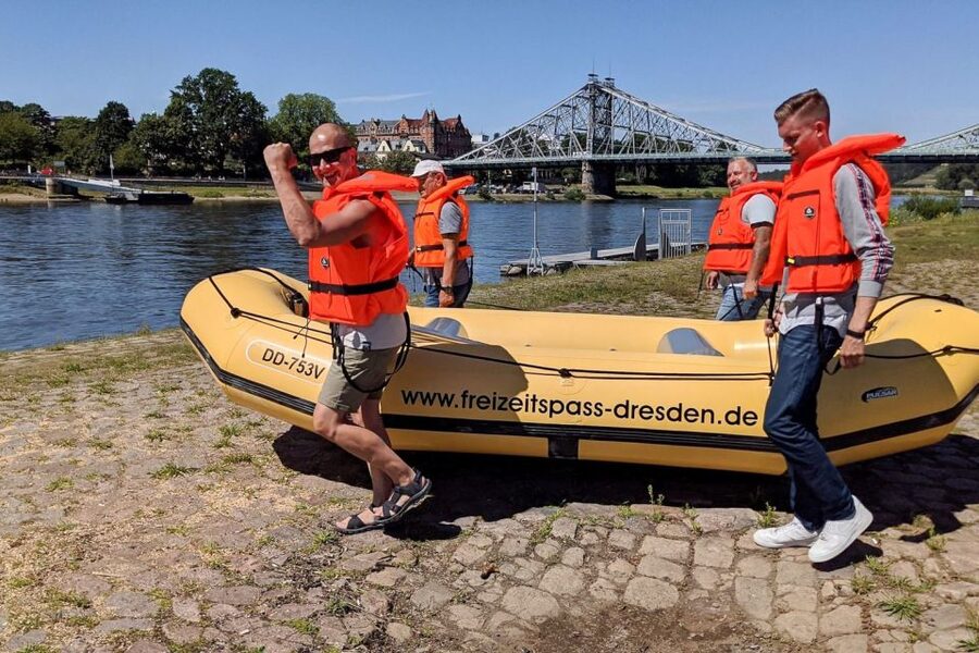 Dresden: Bootstour im Schlauchboot durch die Altstadt - Price and Value: Is 32 USD Worth It?