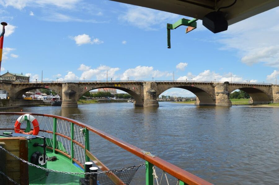 Dresden: Bridges River Tour - Seats, crowds, and heat: what to expect on the steamer