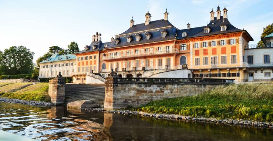 Dresden: Elbe River Cruise to Pillnitz Castle - Where you board: Piers 1-7 under Brühlsche Terrasse