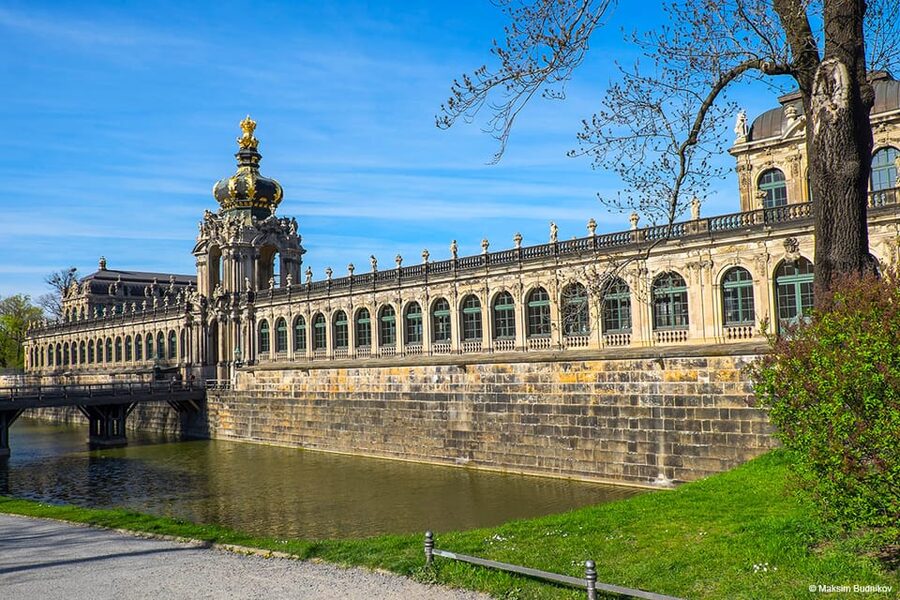 Dresden: Guided Beer Tour of the Historic Old City - Hofkirche, Theaterplatz, and the Semperoper area, seen as part of a single route