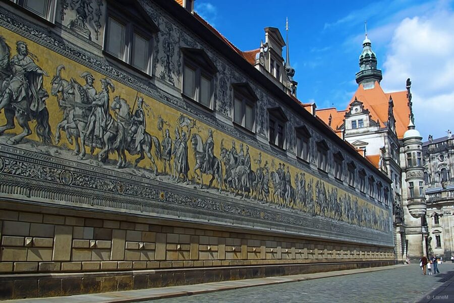 Dresden: Guided Beer Tour of the Historic Old City - Sophienkeller im Taschenbergpalais: the Saxon snack and a meal break