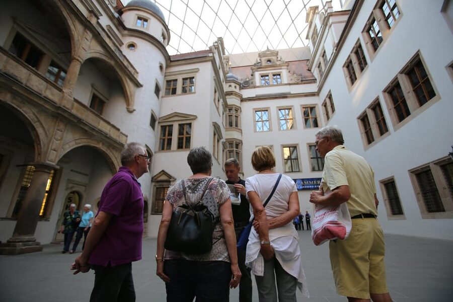 Dresden: Guided Tour with Beer Tasting - Dresden 1900 Museumsgastronomie: finishing with liqueur and a certificate