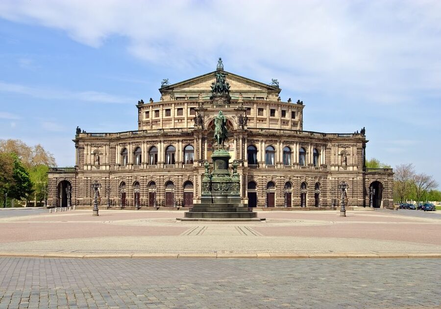 Dresden: Night Watchman Tour Through The Old Town - A Costumed Night Watchman Tour That Keeps You Moving