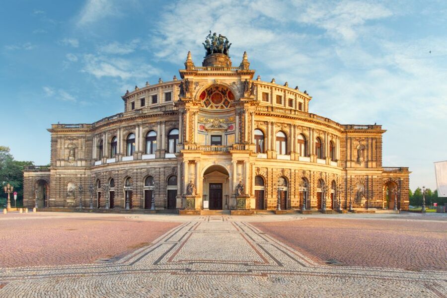 Dresden: Old Town Scavenger Hunt for Children - Getting your game box: mail delivery or pickup in Dresden