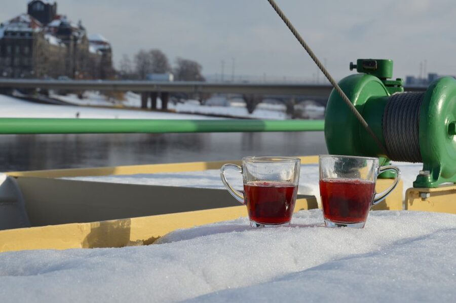 Dresden: Paddle Steamer Winter Cruise to Pillnitz - Blue Wonder Bridge From the Best Seat in Dresden