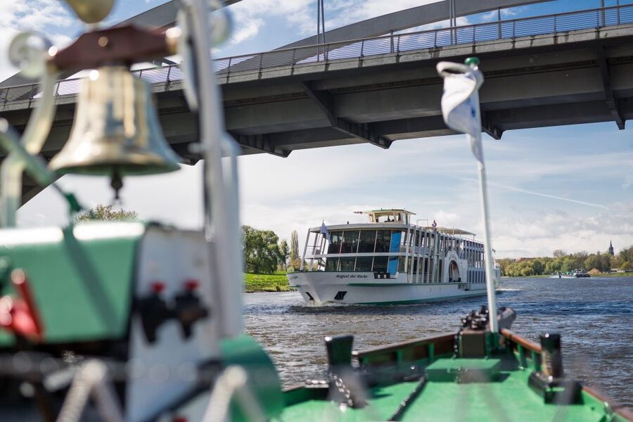 Dresden: River Sightseeing Boat Cruise - Audio Commentary in German and English, and the Common Hearing Issue