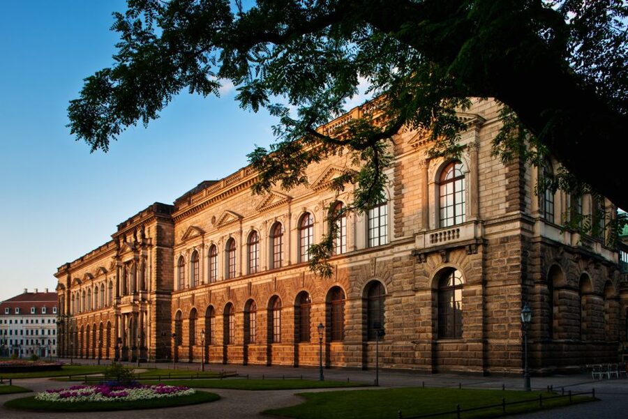 Dresden: Semperoper and Old Masters Picture Gallery - From partial closure to new splendor at the Zwinger