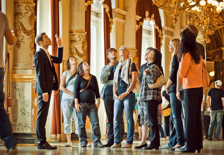 Dresden: Semperoper and Old Masters Picture Gallery - Hitting the right meeting point at Schinkelwache