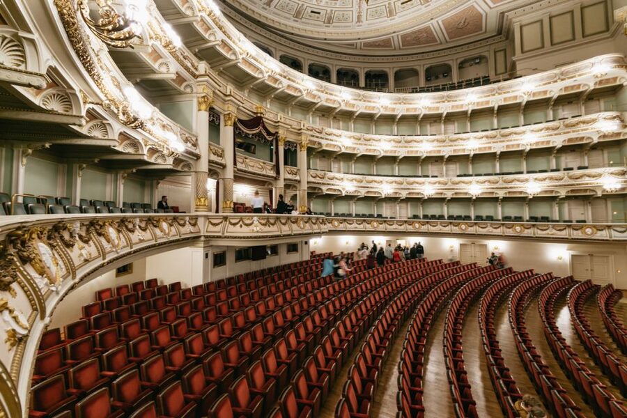Dresden: Semperoper Tickets and Guided Tour - The auditorium acoustics segment, why people talk about this place