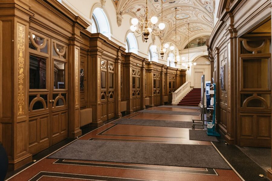 Dresden: Semperoper Tickets and Guided Tour - Group size and pacing, how it affects your experience