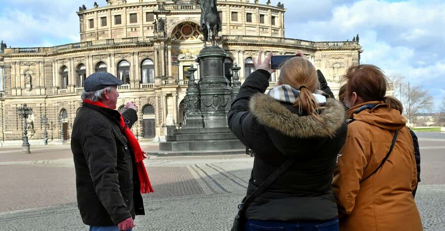 Dresden: Sightseeing Walking Tour in English - Where the Dresden tour starts: QF Passage, basement seating area