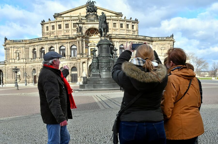 Dresden: Sightseeing Walking Tour in English - Newmarket Square: atmosphere before the big landmarks