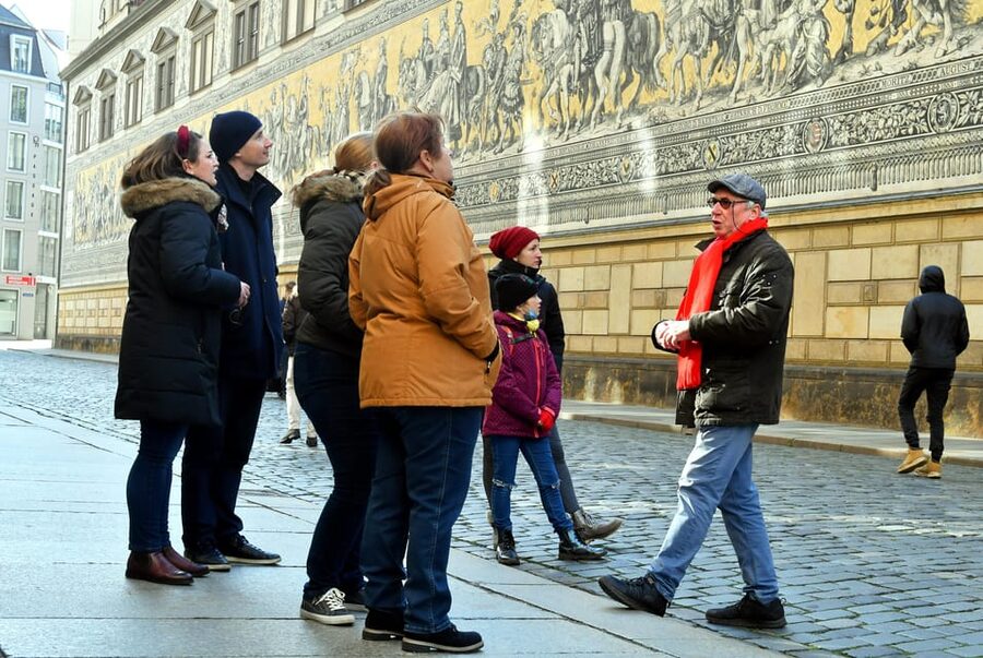 Dresden: Sightseeing Walking Tour in English - Royal Palace, Palace Stables, and Taschenbergpalais: power you can spot