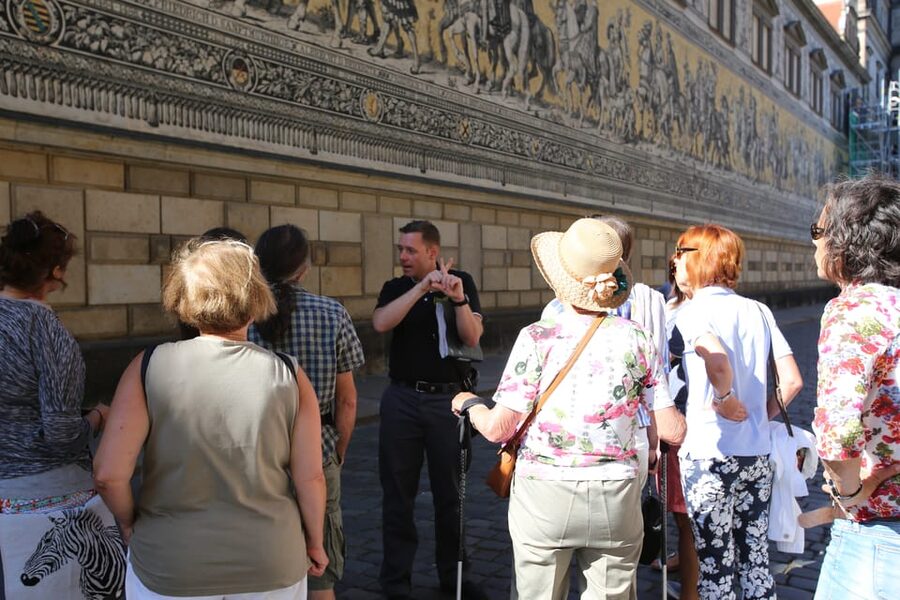 Dresden: Sightseeing Walking Tour in English - Zwinger Palace and the Nyphembad: Baroque beauty with a twist