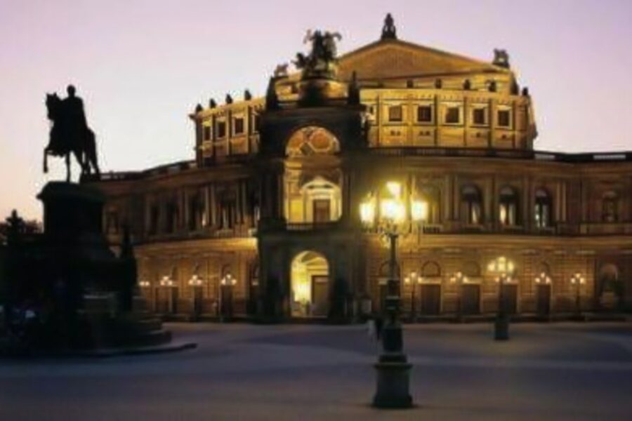 Dresden: Smile Tour with Prosecco - Zwinger and Semperoper, Dresden’s Showpiece Pair