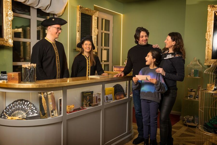 Dresden: Virtual Reality Time Travel Experience Ticket - The 15-minute VR carriage ride through golden Dresden of 1719