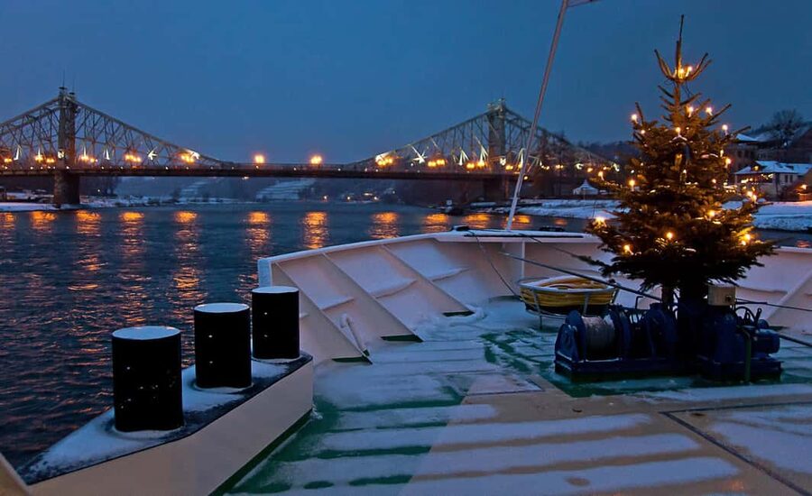 Dresden: Winterlights Evening River Cruise with Dinner - Key points I’d plan around