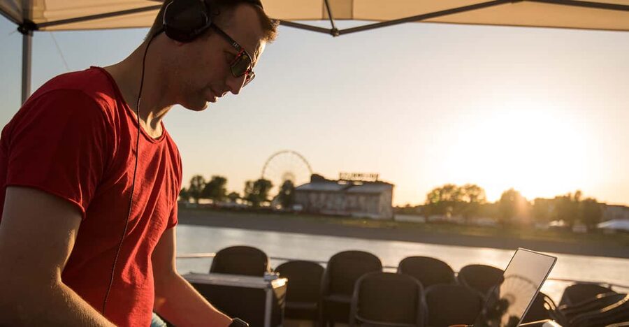 Düsseldorf: 2-Hour Evening Rhine River Cruise with Live DJ - Key Things to Know Before You Board