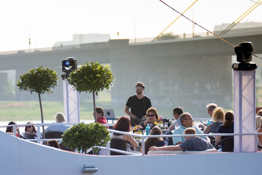 Düsseldorf: 2-Hour Evening Rhine River Cruise with Live DJ - Düsseldorf After Dark, Seen From the Rhine