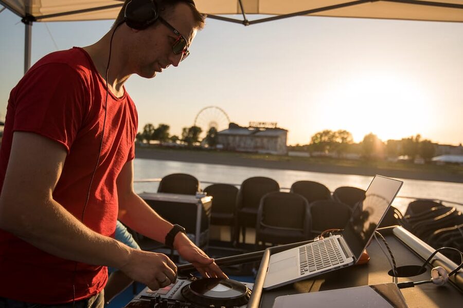 Düsseldorf: 2-Hour Evening Rhine River Cruise with Live DJ - What You’ll Actually See: Düsseldorf’s Landmarks From the River