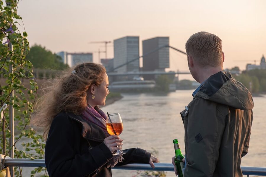 Düsseldorf: 2-Hour Evening Rhine River Cruise with Live DJ - Onboard Bar: Drinks and Snacks Without the Price Shock