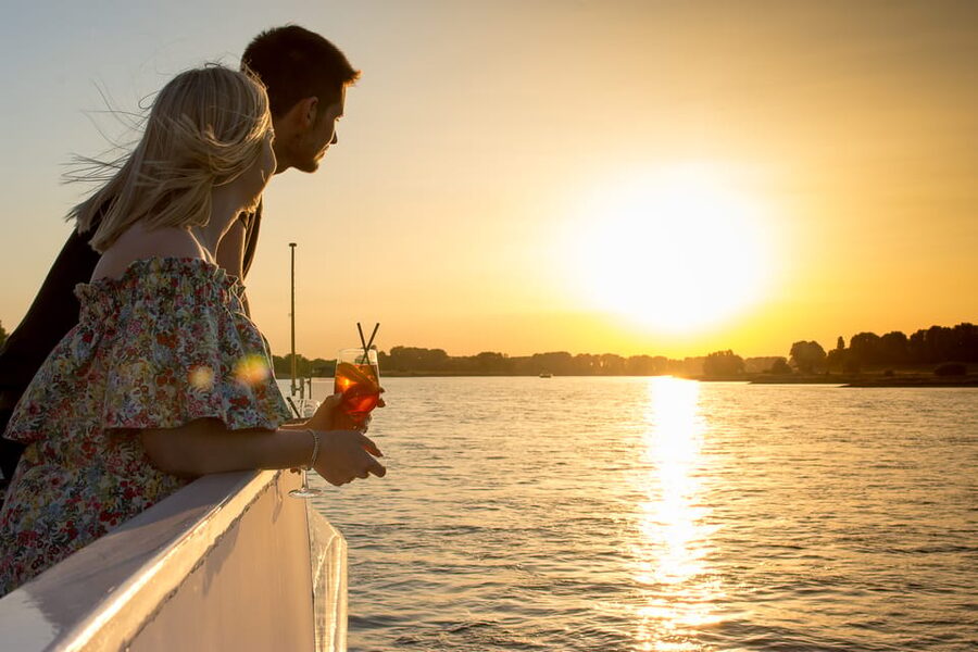 Düsseldorf: 2-Hour Evening Rhine River Cruise with Live DJ - Value Check: Is $34 Worth a Rhine Evening With DJ Music?