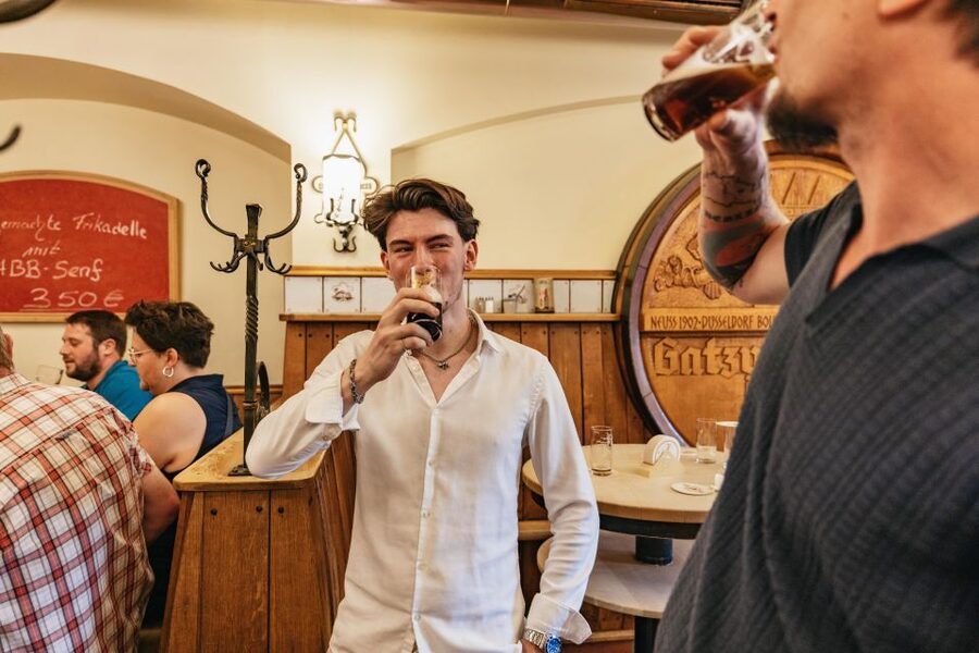 Düsseldorf: Altbier-Safari Beer Walking Tour - Starting at Schloßturm, Burgplatz, and why this walk works